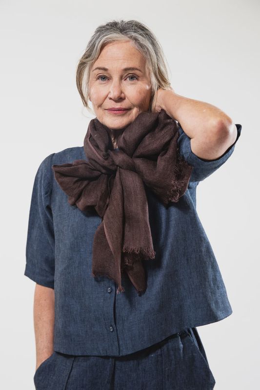 Eva&#39;s Sunday - Linen Gauze Scarf / Rum Raisin