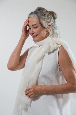 Eva&#39;s Sunday - Linen Gauze Scarf / Marshmallow