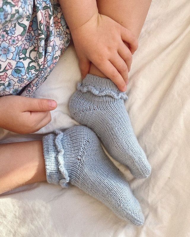 Ruffle Socks Junior  / Petite Knits Pattern