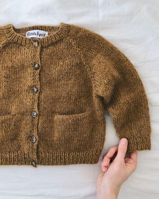 Ellen&#39;s Cardigan / Petite Knits Pattern (Baby)