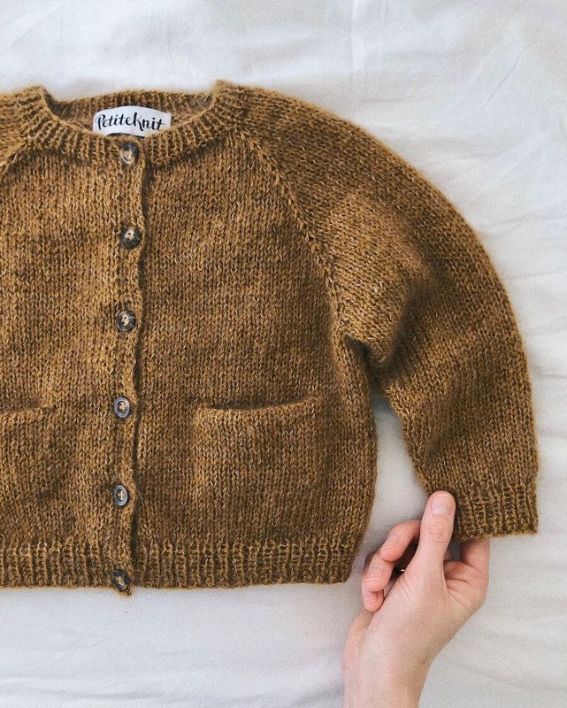 Ellen&#39;s Cardigan / Petite Knits Pattern (Baby)