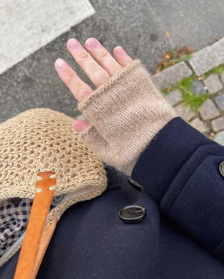 Penny Gloves / Petite Knits Pattern (One Size)