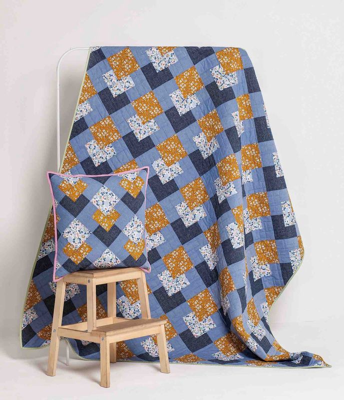 Chain of Hearts Quilt Pattern / Tied with a Ribbon