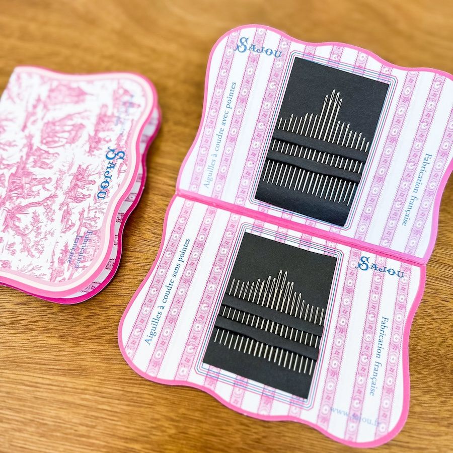 Sajou Needle Booklet / 40 Embroidery + Sewing Needles, Pattern: Toile Jouy Pink