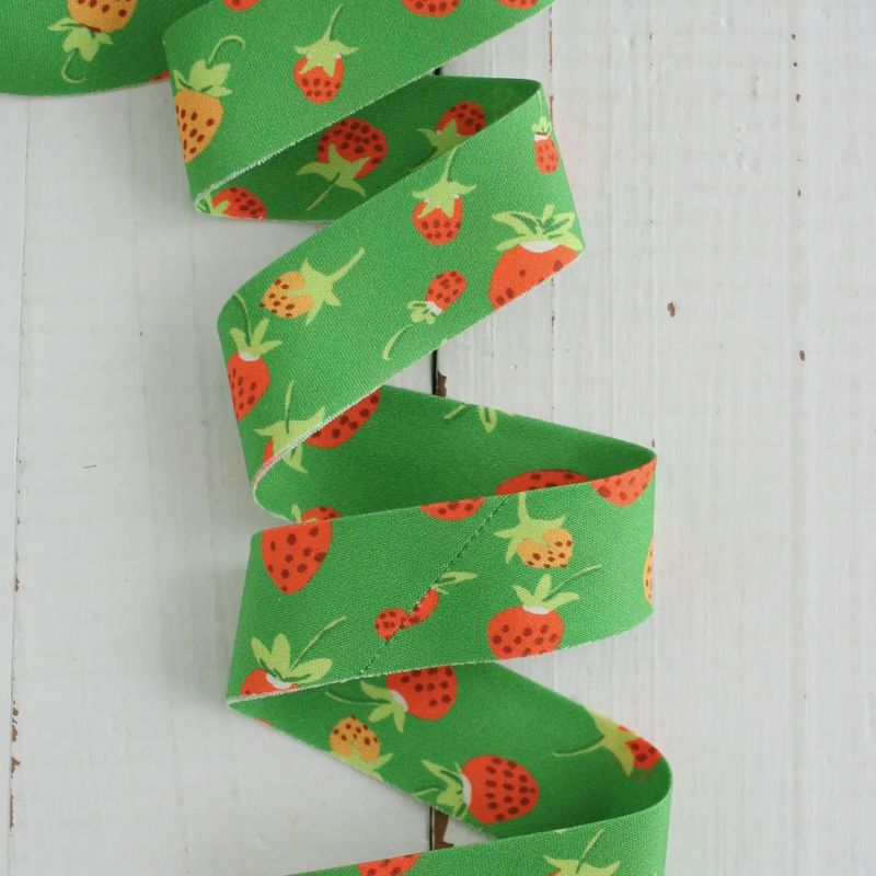 2.5&quot; Bias Quilt Binding / Heather Ross Strawberries / per metre