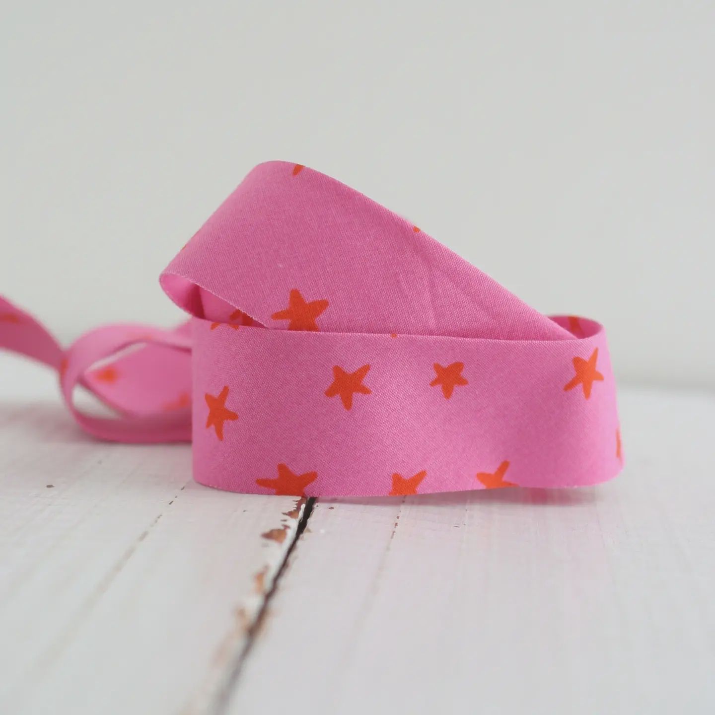 2.5&quot; Bias Quilt Binding / Ruby Star Starry Vivid Pink / per metre
