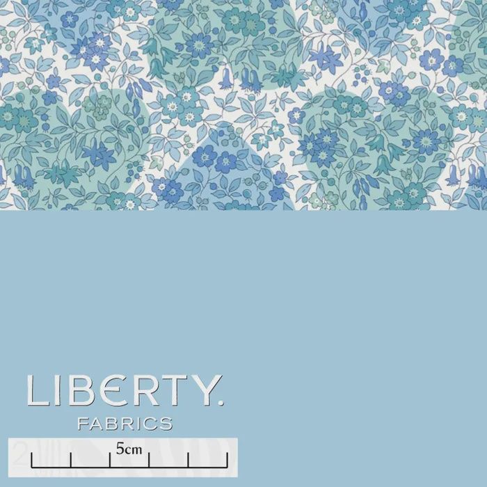 Liberty Tana Lawn - Liberty In Love / Chamomile Hearts D / 25cm