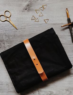 HILVAH Needle Case / Black