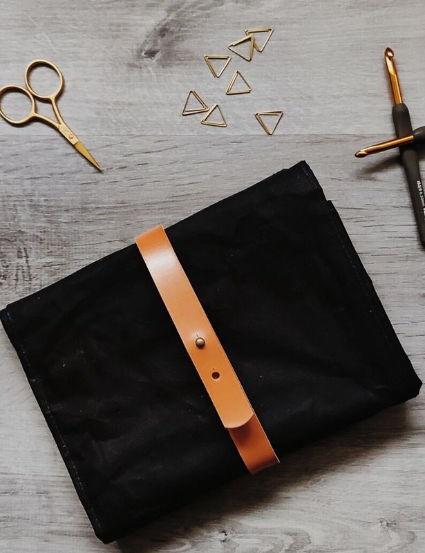 HILVAH Needle Case / Black