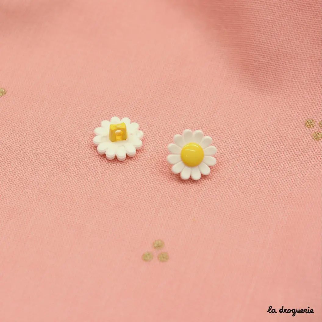 Daisy 14mm buttons