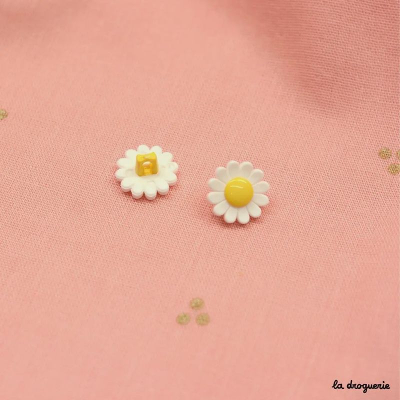 Daisy 14mm buttons