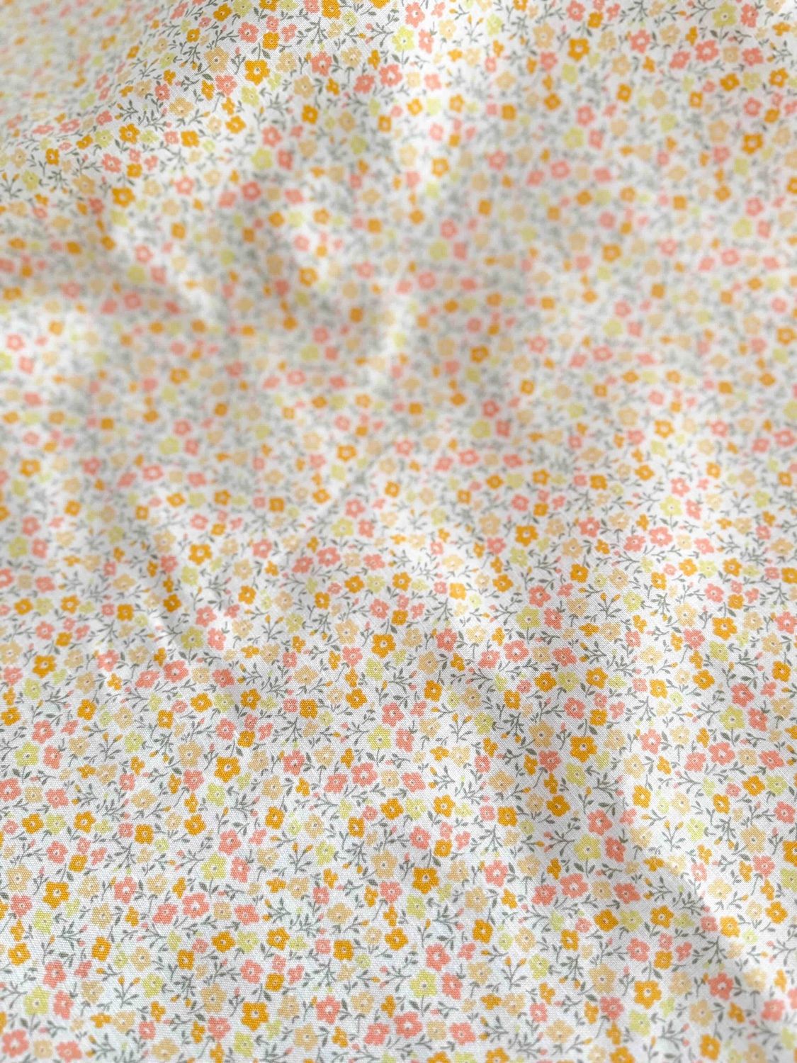 Fiore / Tiny Floral Print / Per 25cm, Background Colour: Orange / Yellow