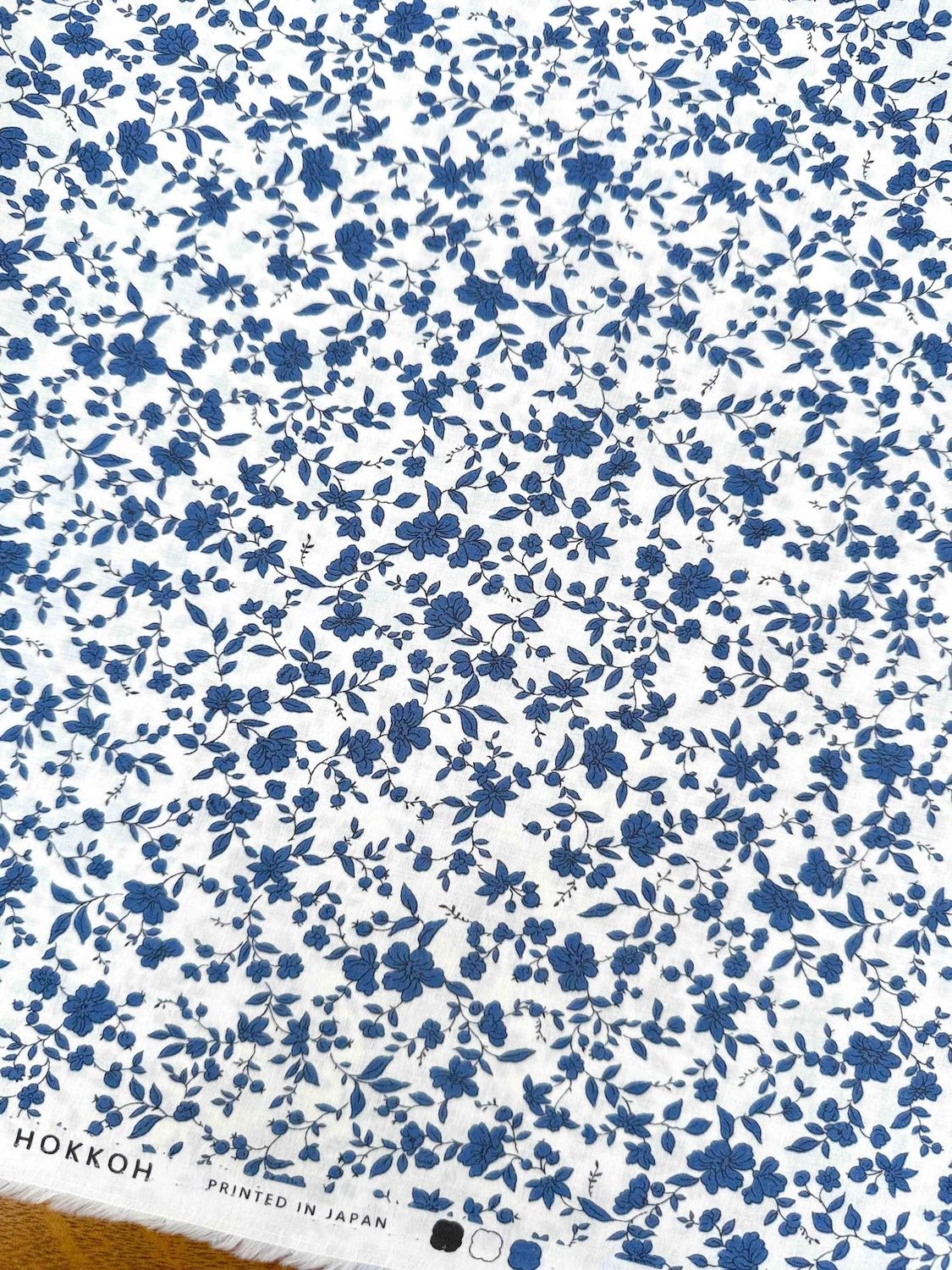 Hokkoh Printed Lawn / Trailing Floral - White / 25cm