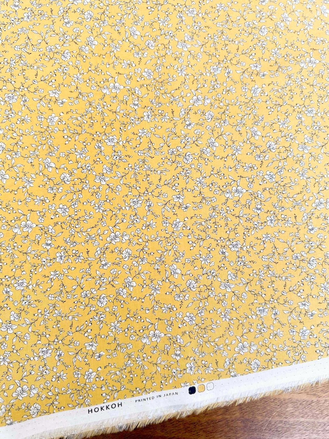 Hokkoh Printed Lawn / Trailing Floral - Butter  / 25cm