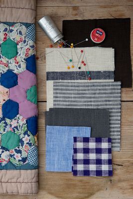 Fog Linen Work / Assorted Linen Remnant Squares 100g