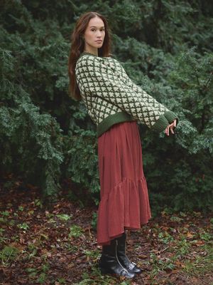 Christmas Tree Sweater Woman’s 2511_02 / Sandnes Garn Pattern