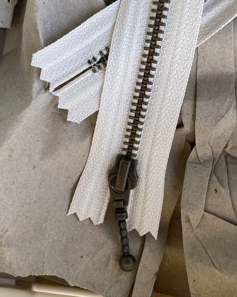 Petite Knit Zippers 35cm, Colour: Almond