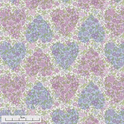 Liberty Tana Lawn - Liberty In Love / Chamomile Hearts A / 25cm Liberty Tana Lawn - Liberty In Love / Chamomile Hearts A / 25cm