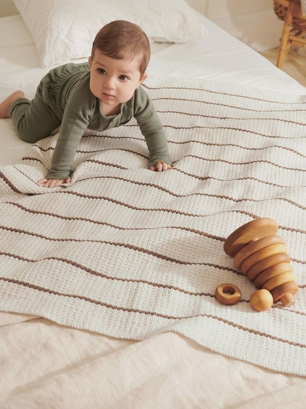 Paul's Purl-Rib Blanket - Baby / Sandnes Garn Pattern