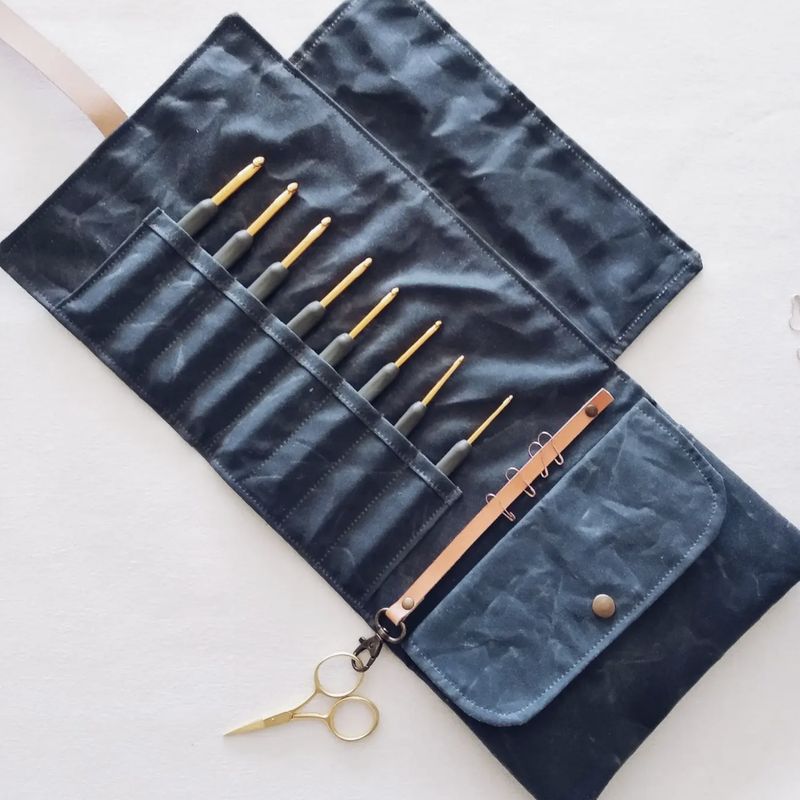 HILVAH Needle Case