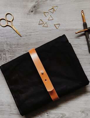 HILVAH Needle Case / Black