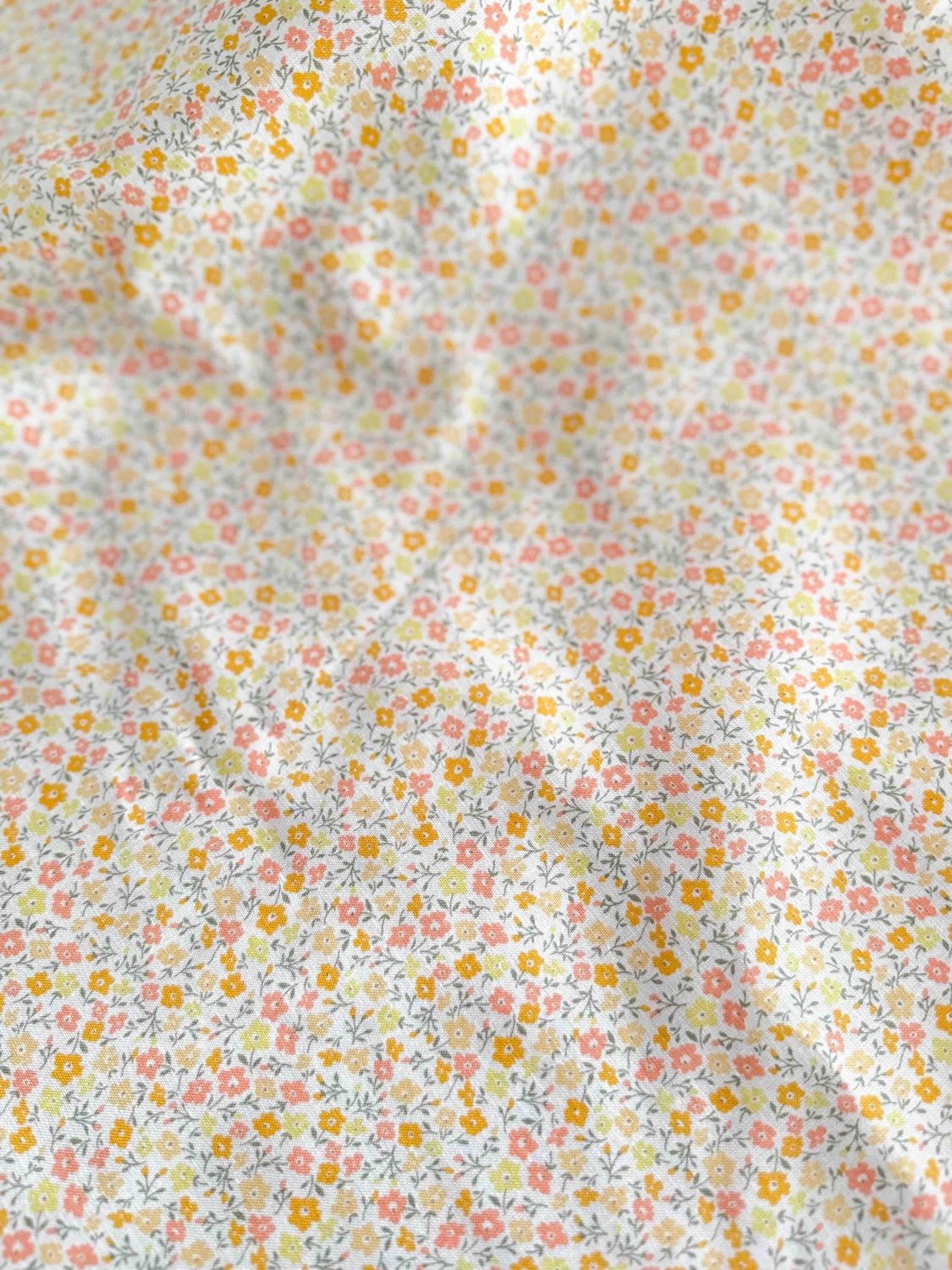 Fiore / Tiny Floral Print / Per 25cm, Background Colour: Orange / Yellow