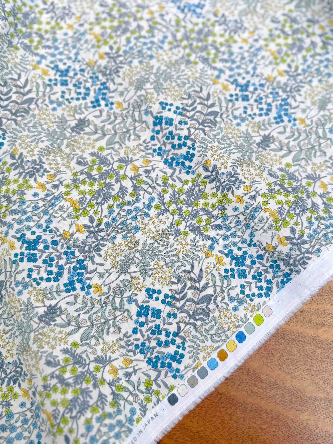 Hokkoh Printed Lawn / Meadow Floral - Cream / 25cm