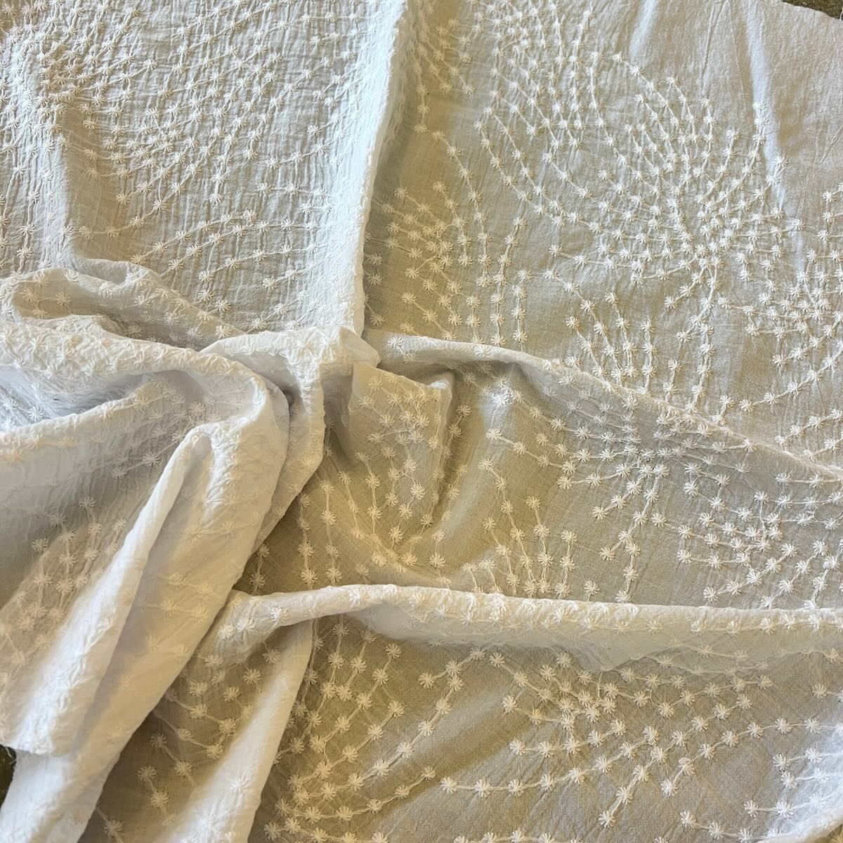 Embroidered Cotton / Chain Stars - White / 25cm