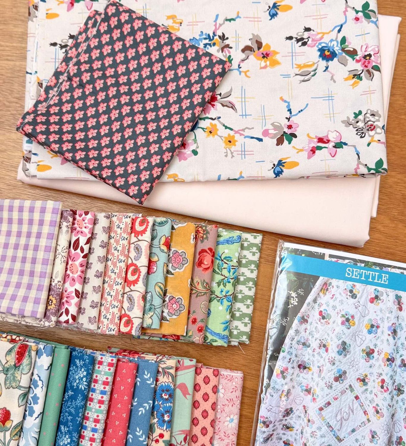 Settle Kit / Fabric + Pattern + Templates, Style: Eleri (Flowers)