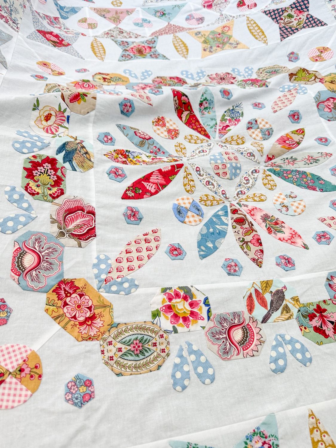 Vermont Summer Medallion Quilt Pattern + Template /  Judy Newman