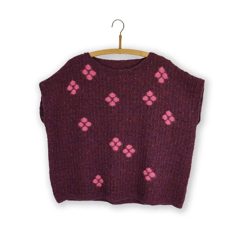 Isager Single Patterns / Flowers Top by Marianne Isager