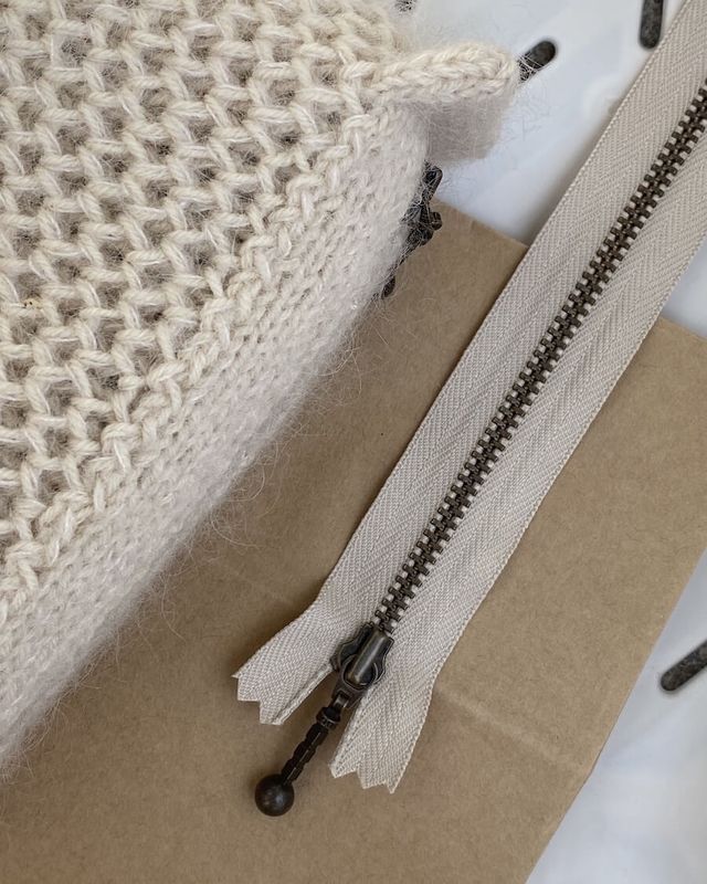 Petite Knit Zippers 17cm