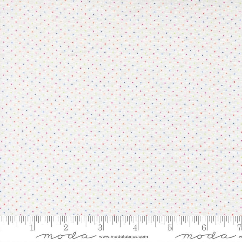 Moda Fruit Salad / Pin Dot Off-white / Per 25cm