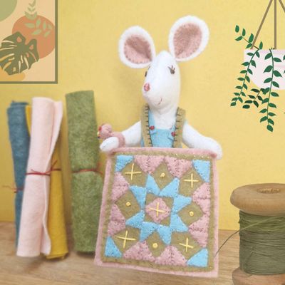 Felt Craft Mini Kit / Little Mouse Makes a Quilt