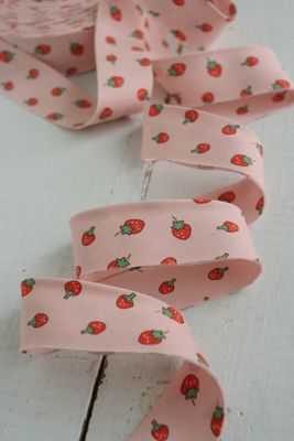 2.5" Bias Quilt Binding / Pink Strawberry