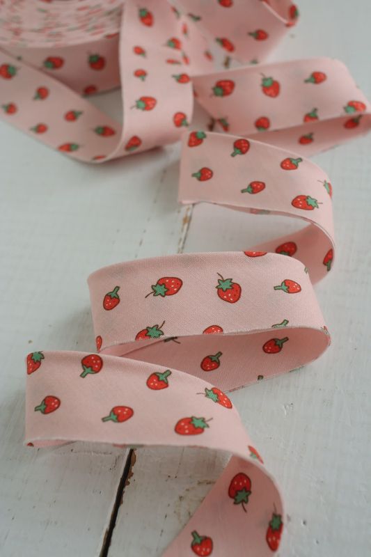 2.5" Bias Quilt Binding / Pink Strawberry