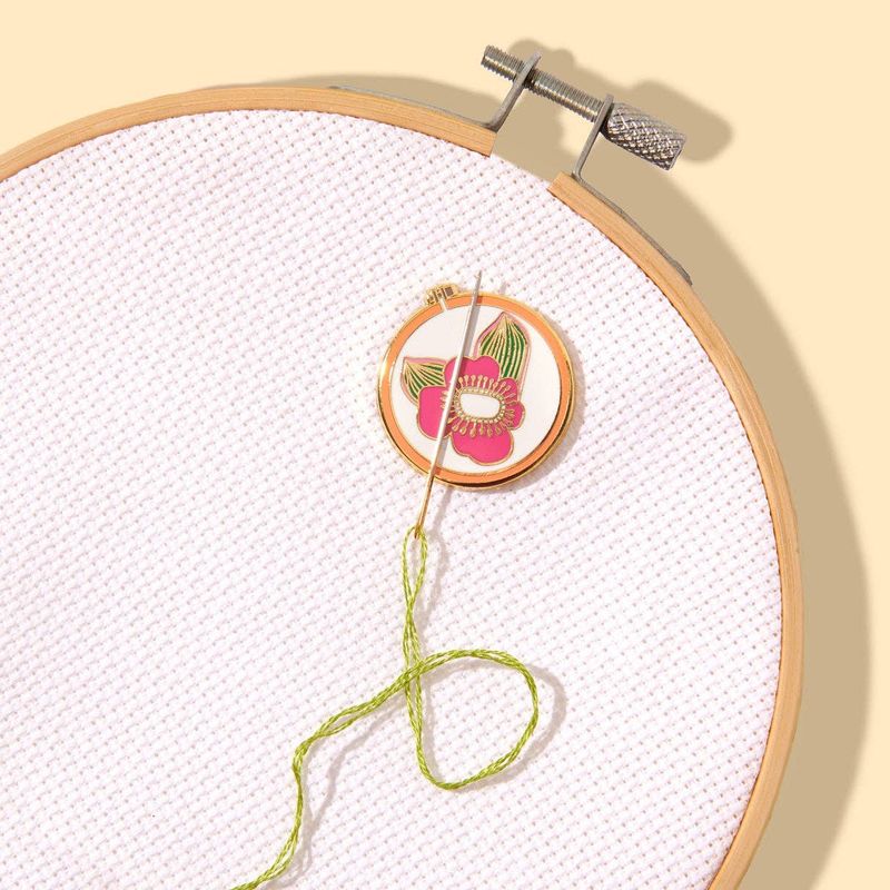 SOHMO Needle Minder / Embroidery Hoop Pink