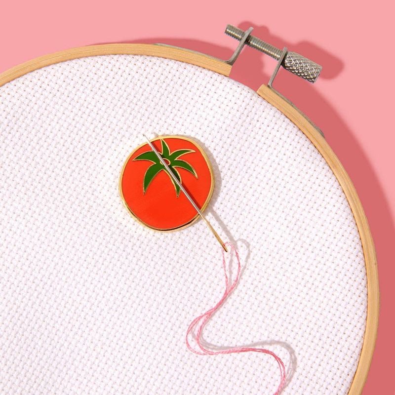 SOHMO Needle Minder / Tomato Pincushion