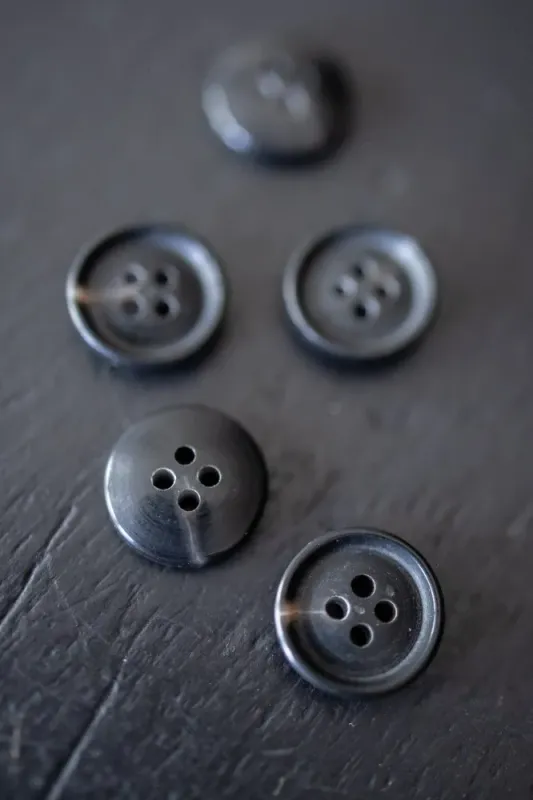 Merchant &amp; Mills / Semi Mottled Buttons / Dark Brown