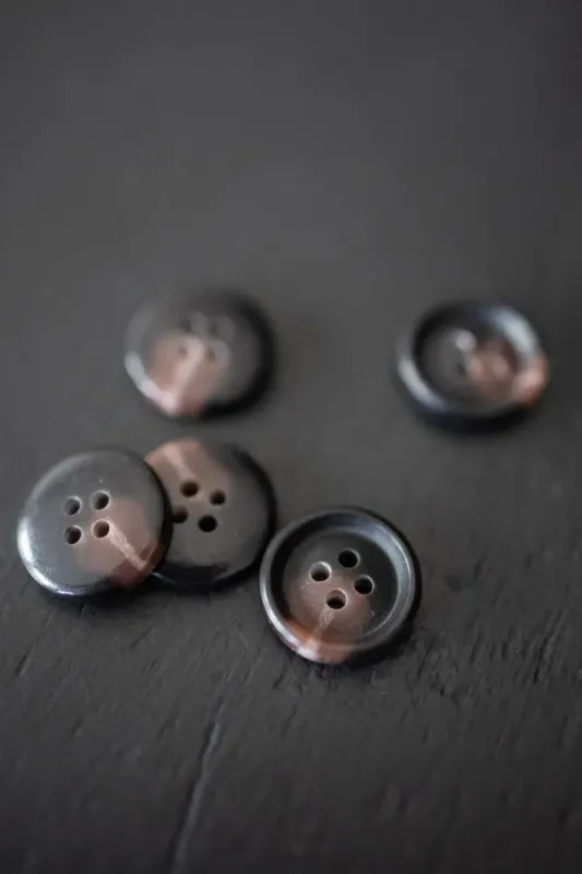 Merchant &amp; Mills / Semi Mottled Buttons / Fruity Brown