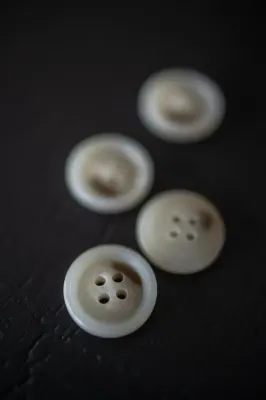 Merchant &amp; Mills / Semi Mottled Buttons / Vanilla