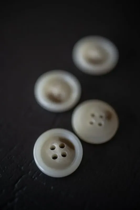 Merchant &amp; Mills / Semi Mottled Buttons / Vanilla