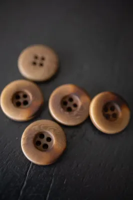 Merchant &amp; Mills / Dusty Tan Corozo Buttons