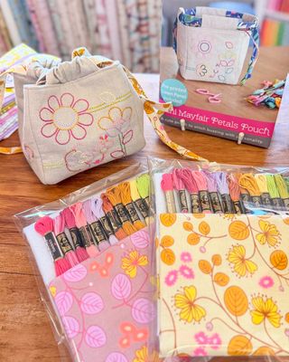 Mini Mayfair Petals Pouch Kit (Pattern, Panel, Fabric + Threads)