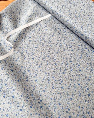 Sevenberry / Ditsy Floral Blue / Per 25cm