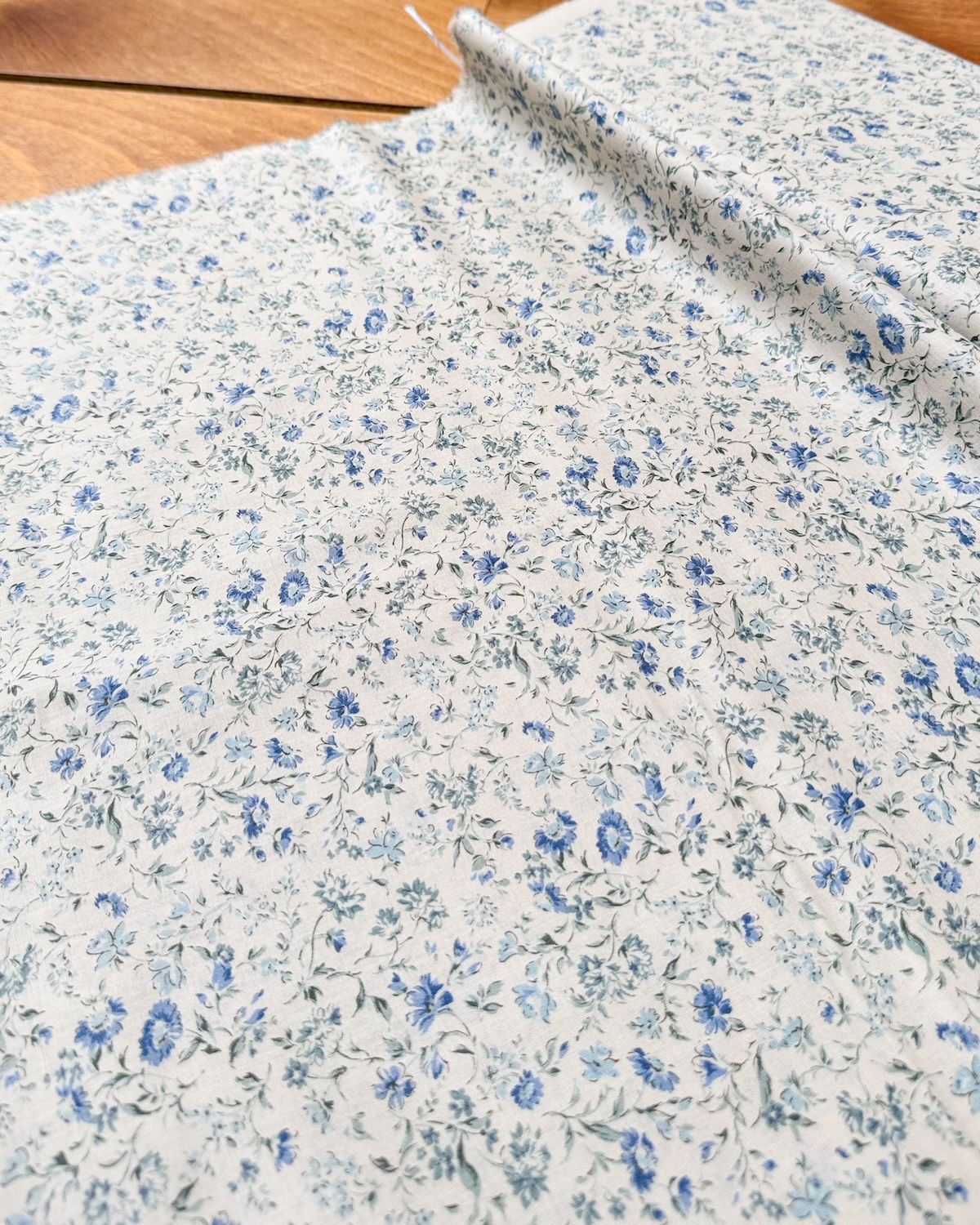 Sevenberry / Breezy Floral - Blue / Per 25cm