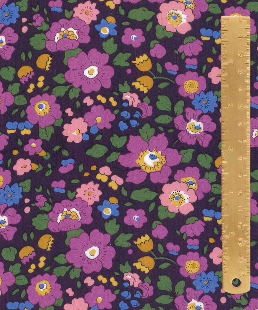 Liberty Tana Lawn Classics 26 / Betsy Meadow D (Purple) / Per 25cm