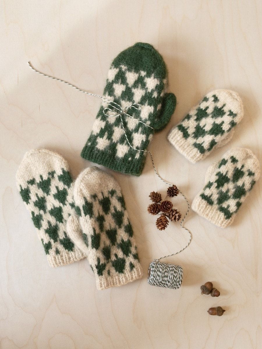 Sandnes Garn 24 No. 5 – Christmas Tree Mittens