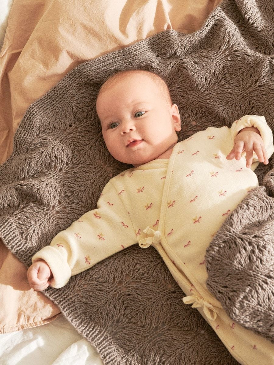 Sandnes Garn 2406 No. 3 – Colette Teppe/Baby Blanket