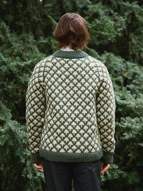 Sandnes Garn 2511 No. 3 – Christmas Tree Sweater Man